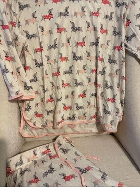 Women’s Dachshund Print Pajama Set (Top-L, Bottoms-M) *Has pockets!
